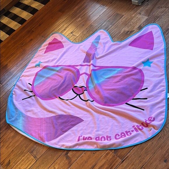 Kohl's Other - Oversized Jumbo Cat-Shaped Beach Towel with Sunglasses Design